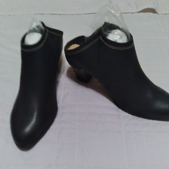 C.Label - Picture 2 of 2